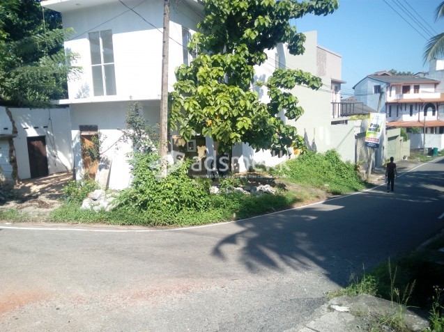 Sell land & home in close to Malabe town