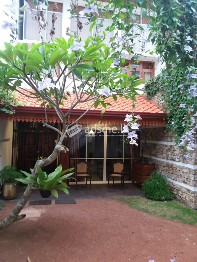 Luxury House for Sale at Nugegoda Mrihana Rd, Embuldeniya