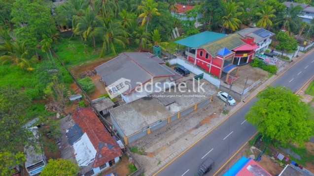 52 perches land with a house and a commercial building For Sale In Kadawatha