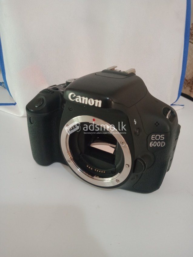 Canon 600D camera with 55-250mm camera lens