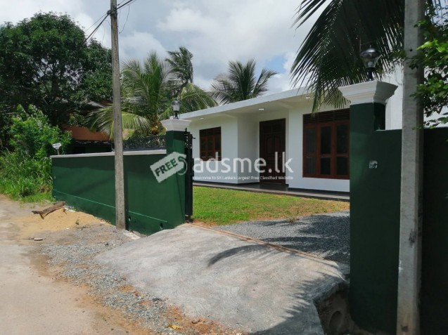 House for sale in Kahathuduwa