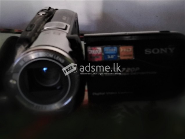 AX43 4K Handycam® with Exmor R™ CMOS sensor FDR-AX43