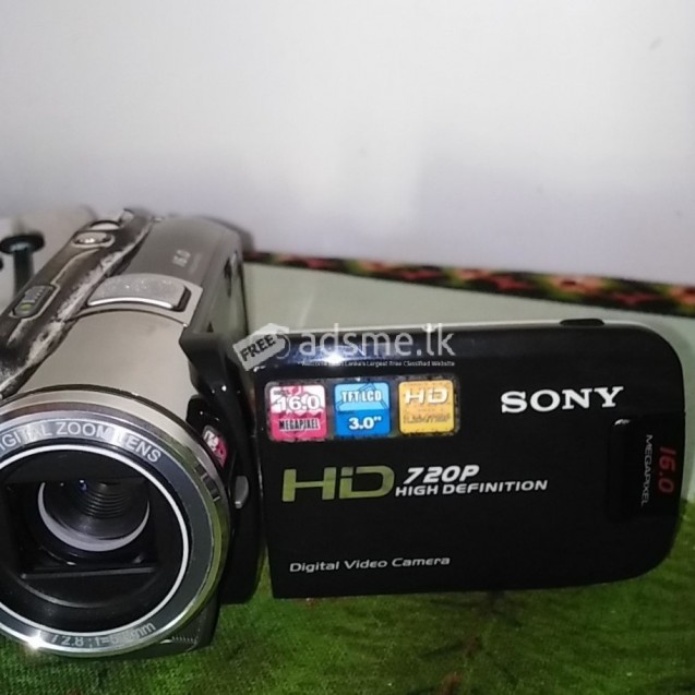 AX43 4K Handycam® with Exmor R™ CMOS sensor FDR-AX43