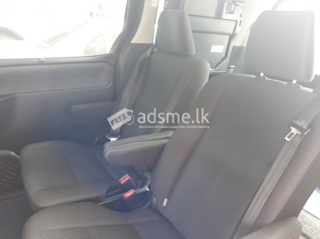 Toyota Noah  2014