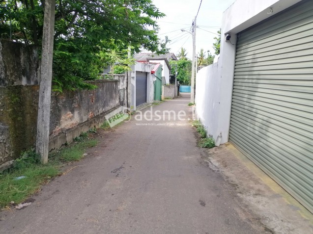 20 P,  Land with old house in Attidiya