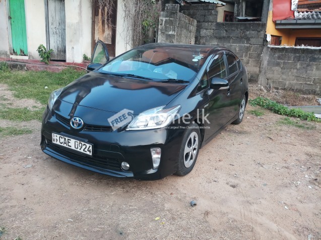 Toyota Prius 2015 (Used)