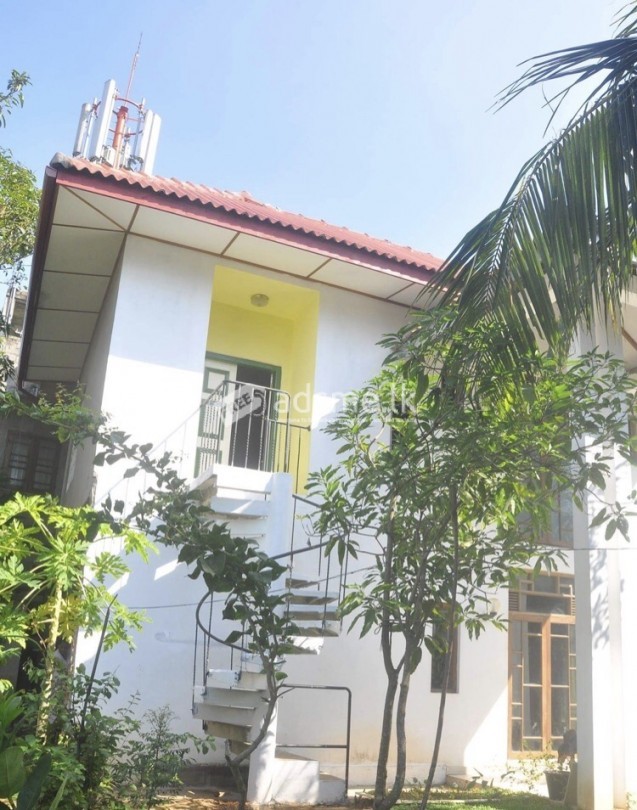 2 luxurious bedrooms with attached bathroom for rent in Rajagiriya kalapaluwawa for girls only