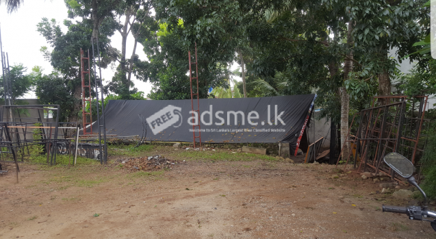 Land+small building for rent in Thalawathugoda