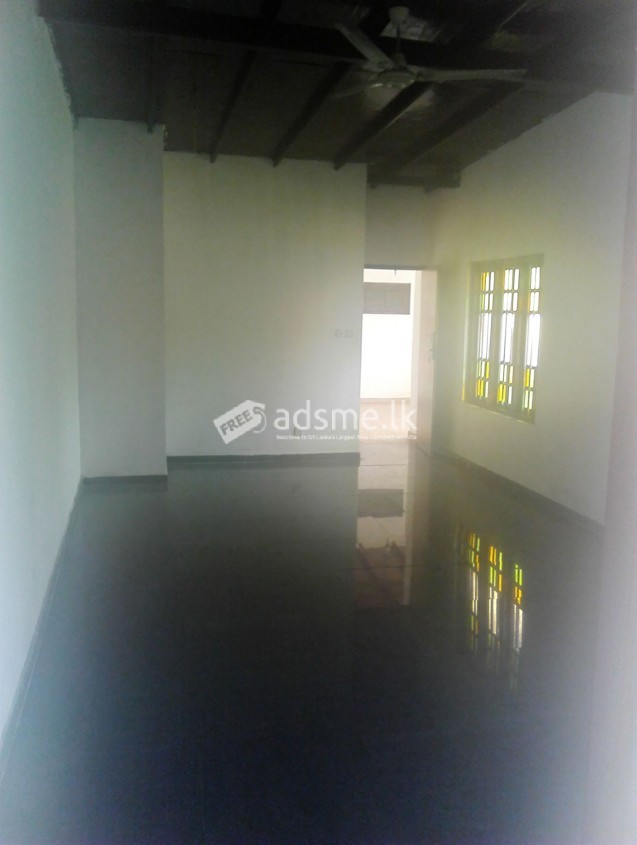 Upstairs House for Rent in Thalawathugoda