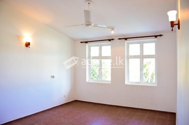 4bed 3bath 2storey near-new house in Moratuwa for rent