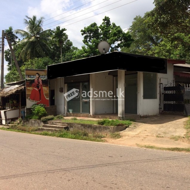 නිවෙස් දෙකක් සමග කඩ කාමර දෙකක් විකිනේමට ගනේමුල්ල