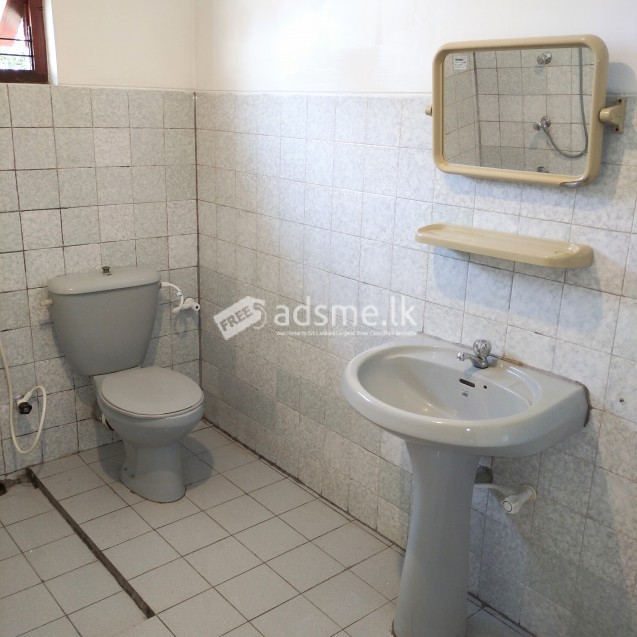 Upstairs House For Rent in Koswatta