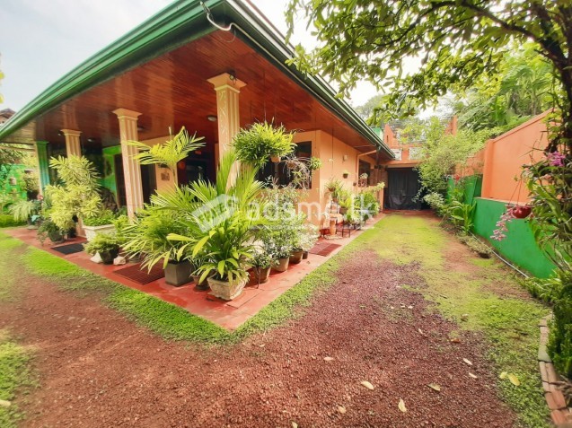 LUXURIOUS HOUSE WITH A GREEN GARDEN FOR SALE IN PANADURA