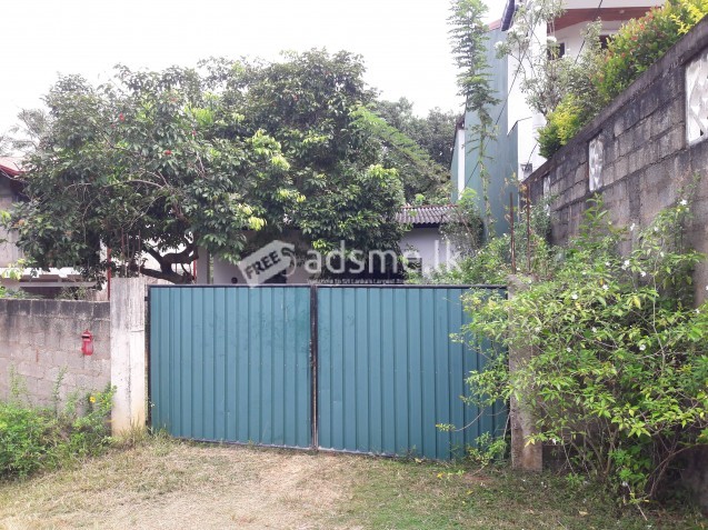 Land with house for Immediate Sale in Kadawatha
