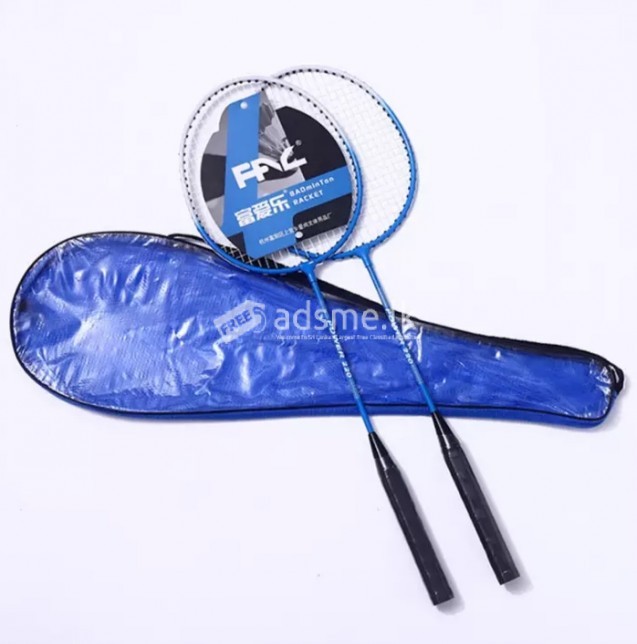 Badminton set with shuttle cocks and pouch