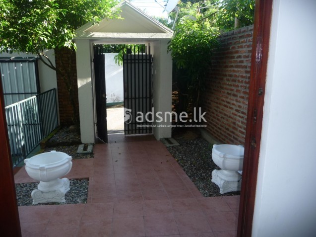 5bed rooms house for rent at Kalubowila