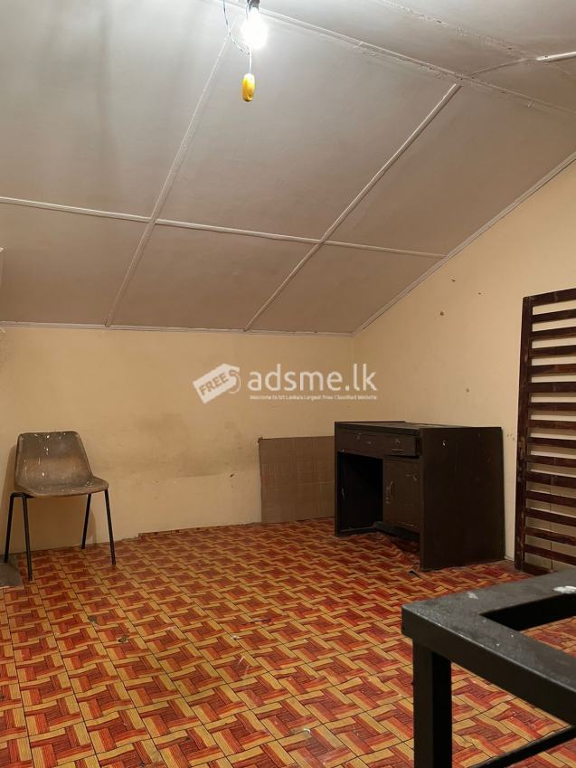 2 bedroom, 2 bathroom upstairs apartment in Narahenpita close to schools