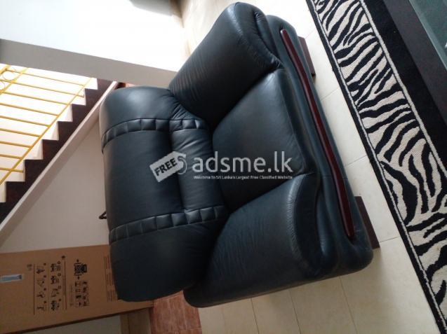 Almost new lether luxuary sofa for sale
