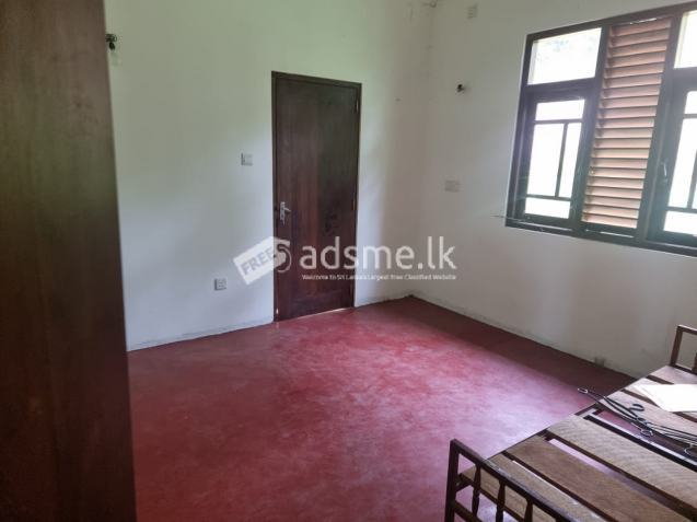 2 nd flore of house for rent. 3 km from Matara town.