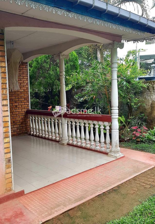 Land for sale in Rajagiriya (with house)