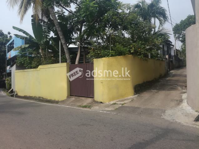 Land with a old house for sale in Nugegoda - Gangodawila