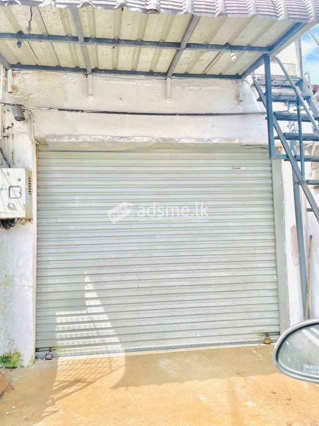 Commercial building for urgent sale in Kalubowila