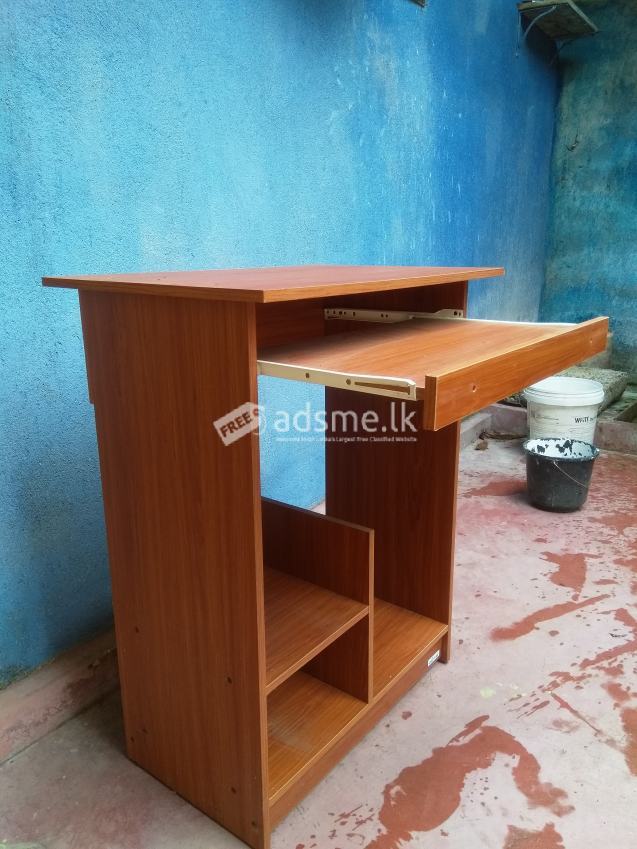 Computer table