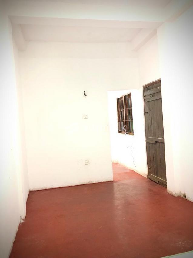 One floor is available for rent in Malabe