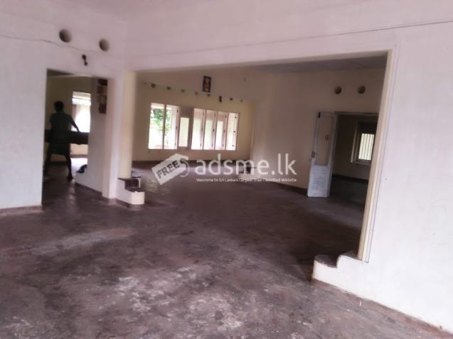 To Lease or Sell a Colonial House and Property at Warakagoda (Horana)