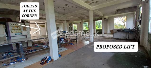 19.5p Land for sale in kadawatha with a commercial building.