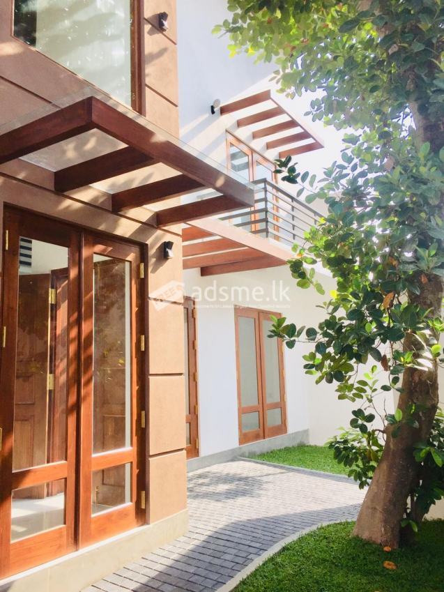 Luxury design House for sale In Piliyandala