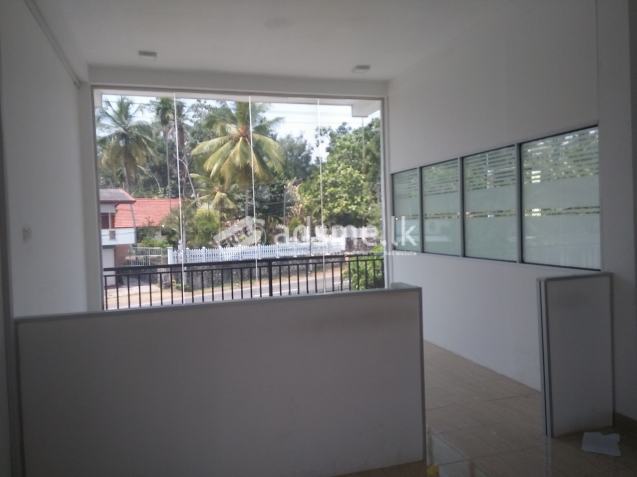 New Building available for rent in Batuwandara