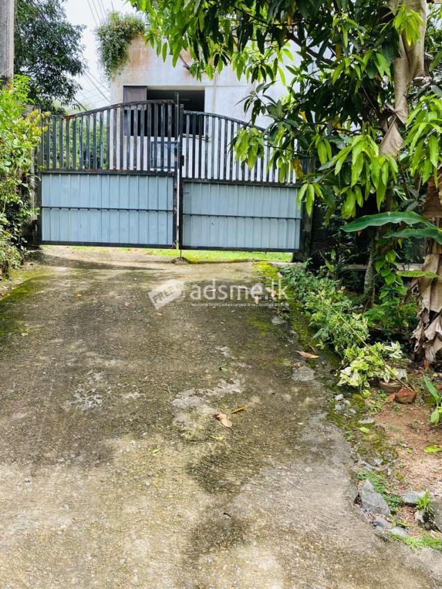Land with house for sale in Dolekanaththa Junction Piliyandala