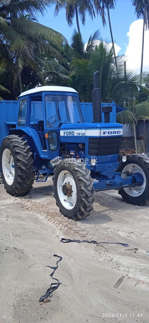 Tractor - FORD TW 20
