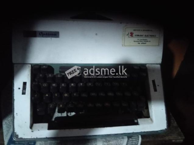 Typewriter (Englishl)  Are vintage Optima Brand with Arabic font made in GDR Germany). Mint Condition