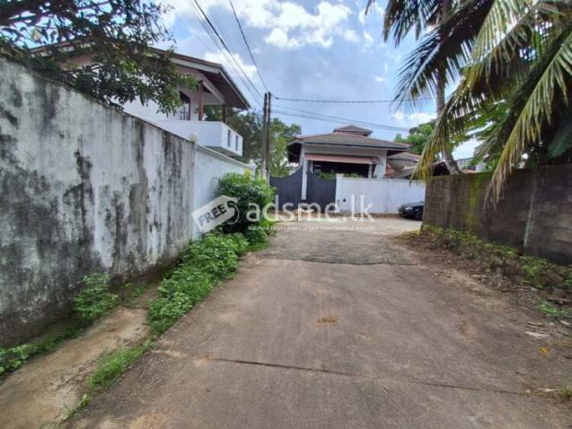 10 Perches of Land for Sale on Hospital Road, Kiribathgoda.