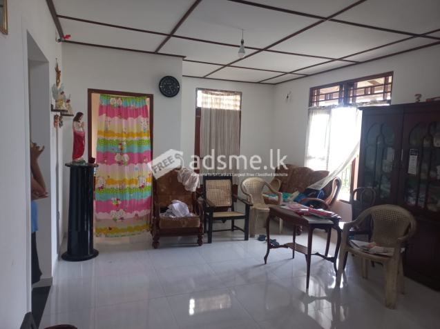 දෙමහල් නිවස විකිණීමට ඇත