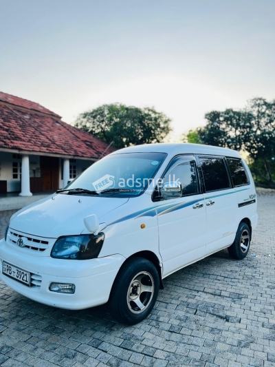 Toyota Noah  2002