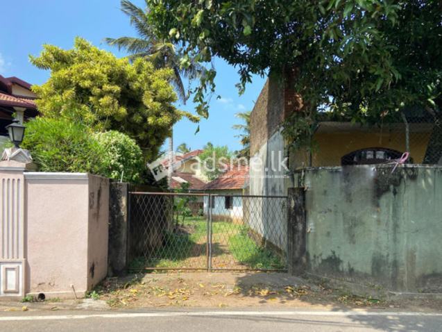 Valuable Residential Land with House Property for Sale in Kandana.