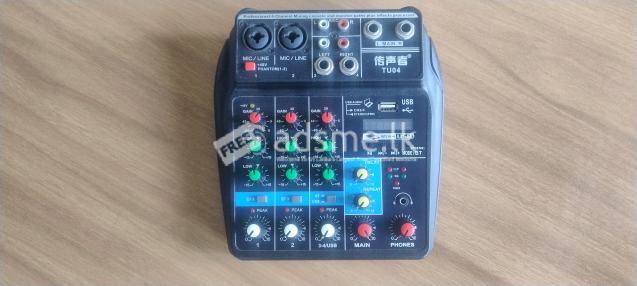 Professional 4-Channel Mixing Console Aux Paths Plus Effects Processor .