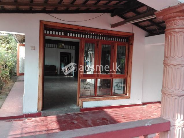 කාර්යාලයකට, ගබඩාවකට සුදුසු නිවසක් කුළියට දීමට ඇත.