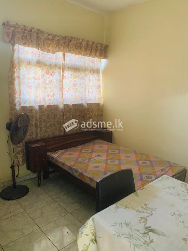 A sharing room is for rent in Ratmalana for a girl