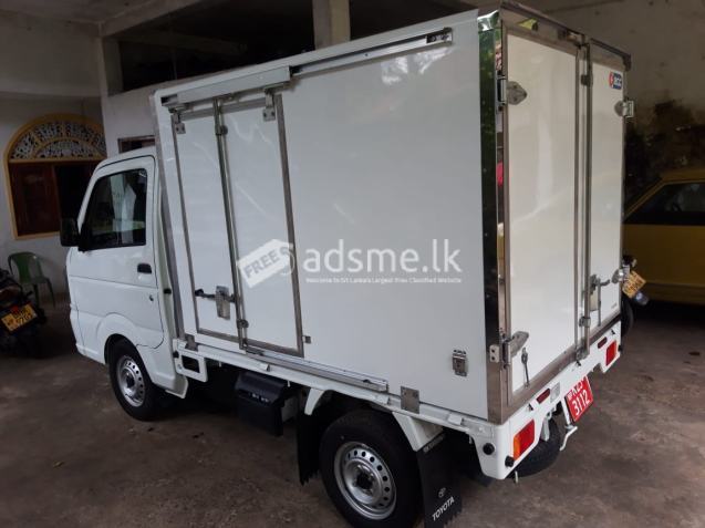 Suzuki Freezer Track 2023