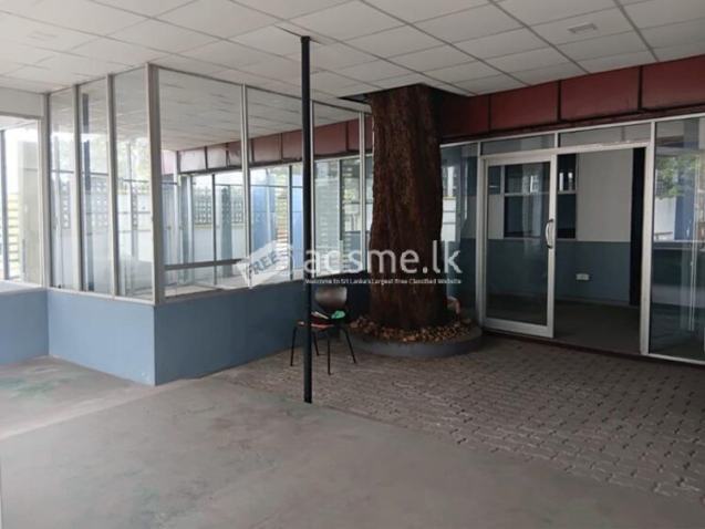 Prime Road Facing Commercial Building with Land for sale in Gampaha.