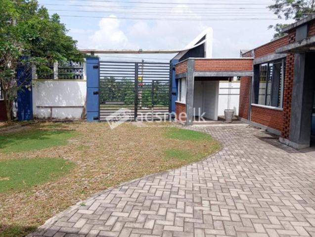 Prime Road Facing Commercial Building with Land for sale in Gampaha.