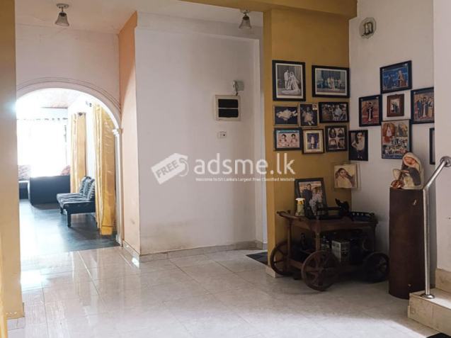25 Perches Valuable Land with Two-Story House for Sale – Athurugiriya.