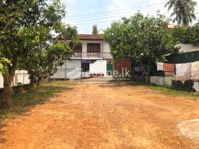 Valuable Semi Commercial Property for Sale in close proximity to Kadawatha Town.