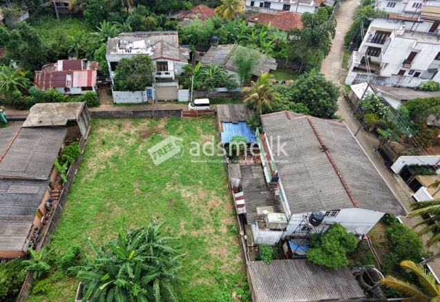 Prime Land for sale near Kadawatha Town.