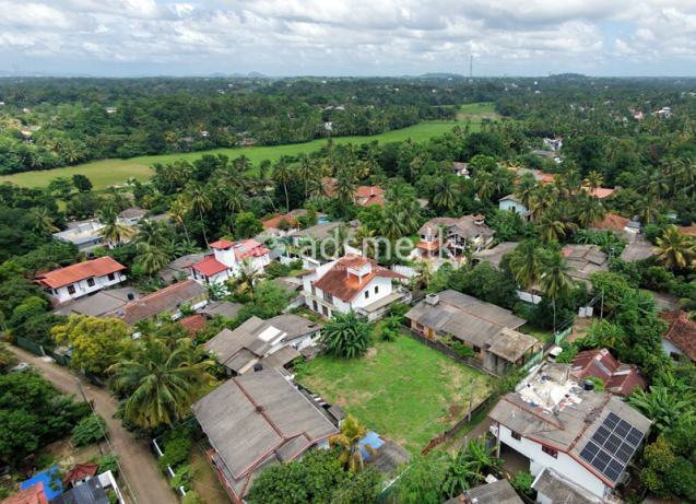 Prime Land for sale near Kadawatha Town.