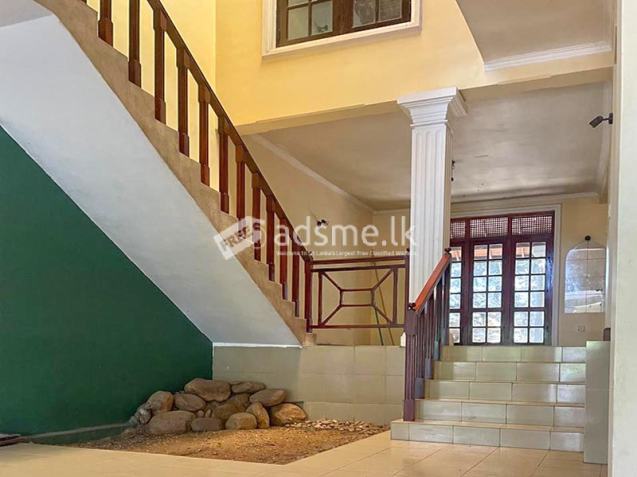 Luxury Upstair House for Sale in Nugegoda.